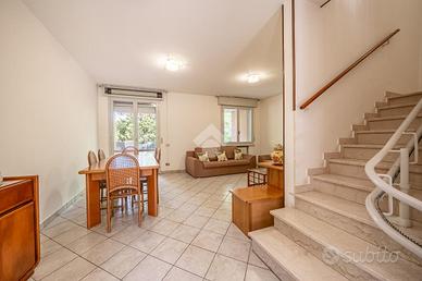 VILLA A SCHIERA A BIBBIANO