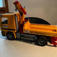 Camion giocattolo Bruder