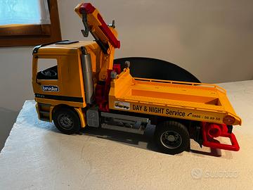 Camion giocattolo Bruder