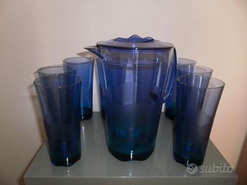 Brocca Tupperware con otto bicchieri