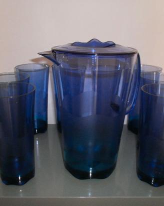 Brocca Tupperware con otto bicchieri