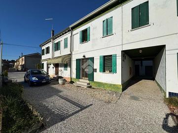 VILLA A SCHIERA CENTRALE A PIAZZOLA SUL BRENTA