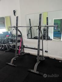 Half rack con bilanciere e dischi