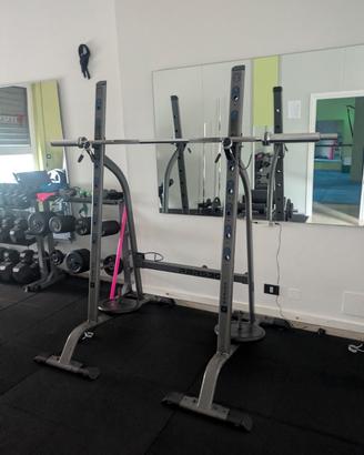Half rack con bilanciere e dischi