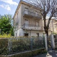 Casa Trifamiliare immersa nel verde e vicina ai se