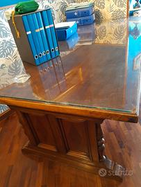 Scrivania grande antica