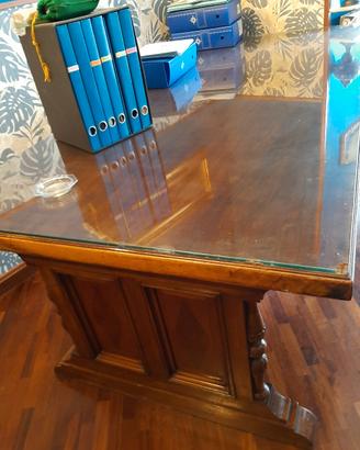 Scrivania grande antica