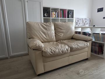 divanetto beige in ecopellle