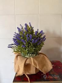 Composizione di lavanda artificiale