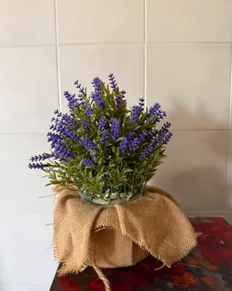 Composizione di lavanda artificiale
