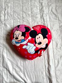 Cuscino a forma di cuore con Mickie Mouse e Minnie