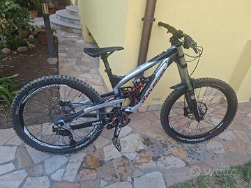 YT industries Dh 