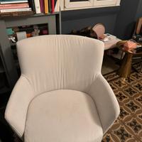 Coppia di poltrone moderne ed eleganti