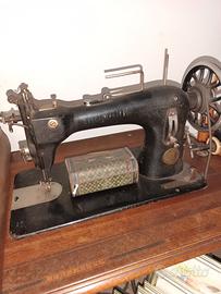 Macchina da cucire antica