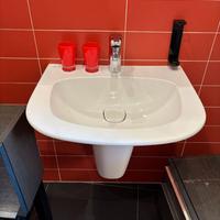 Lavabo bagno sospeso in ceramica con semi colonna