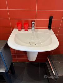 Lavabo bagno sospeso in ceramica con semi colonna