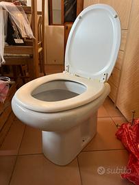 Bagno completo di sanitari