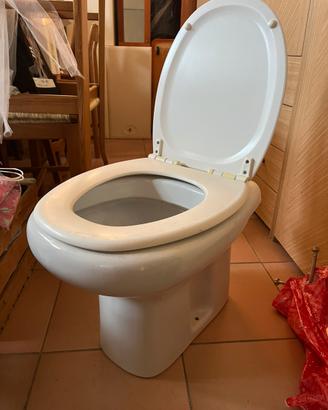 Bagno completo di sanitari