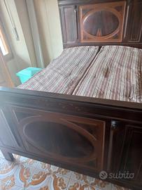 letto antico di metallo 