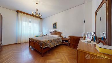 AMPIO TRILOCALE IN STABILE RIQUALIFICATO CON SUPER