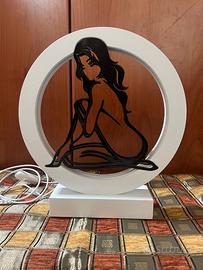 Lampada LED artigianale in legno Donna