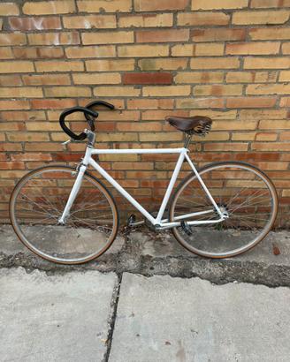 Bicicletta scatto fisso