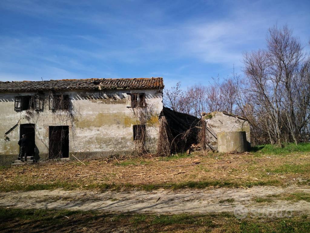 Rustico / Casale di 292 m² con più di 5 locali a T - Vista 4