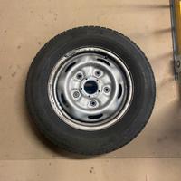 Cerchi con gomme invernali Ford