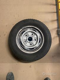 Cerchi con gomme invernali Ford