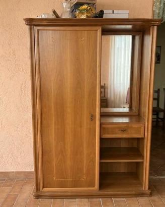 Mobile guardaroba in legno con specchio
