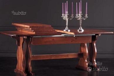 Tavolo in legno di pino massello