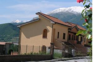 Esclusivo bilocale con giardino e vista sibillini