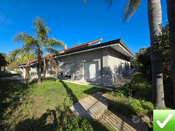 Villa Unifamiliare Ristrutturata + Garage + Corte