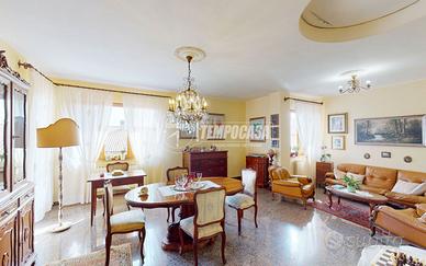 Casa indipendente bifamiliare con giardino, vista
