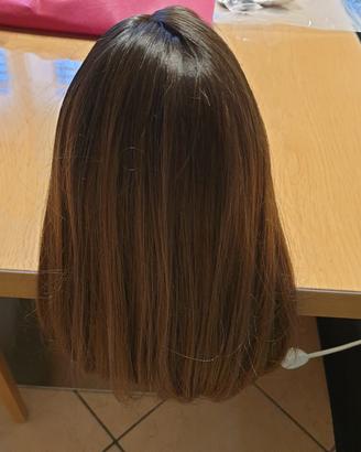 PARRUCCA CASTANO MEDIO CON RIFLESSI CHIARI.