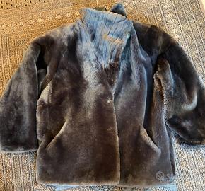 Giacca in pelliccia sintetica grigia