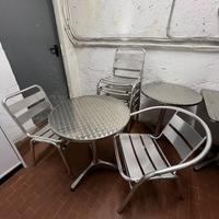 Tavoli e sedie per bar