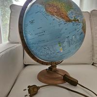 Mappamondo Luminoso "Blue World" – Design & Legno