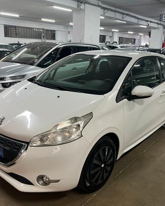 Peugeot 208 1.2 solo 90mila km