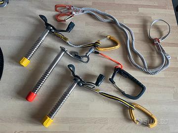 Attrezzatura da ghiacco: viti, portamateriali ecc