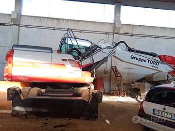 Escavatore gommato New Holland