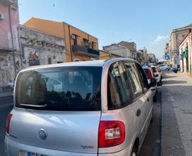 Auto multipla