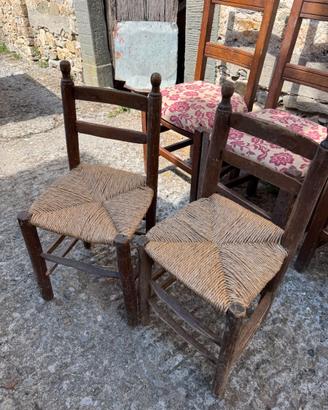 Sedie rustiche d’epoca in legno con seduta impagli