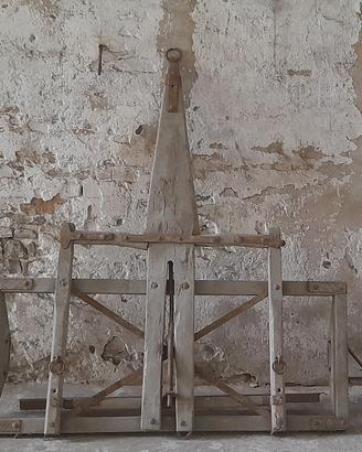 Antico attrezzo agricolo