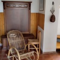 sedia a dondolo in vimini 