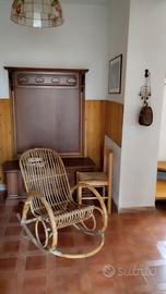 sedia a dondolo in vimini 