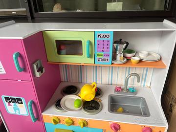 Cucina giocattolo in legno
