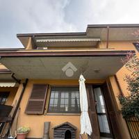 VILLA A SCHIERA CENTRALE A SAN FIORANO