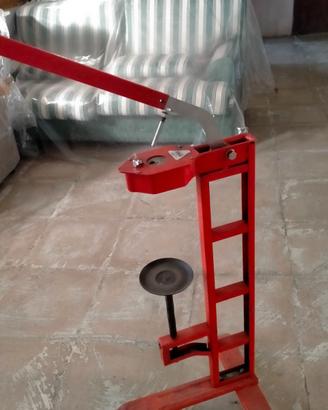 Tappatrice a tre piedi a leva per tappi sughero