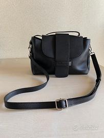 Borsa a Mano e Tracolla in Ecopelle Nera